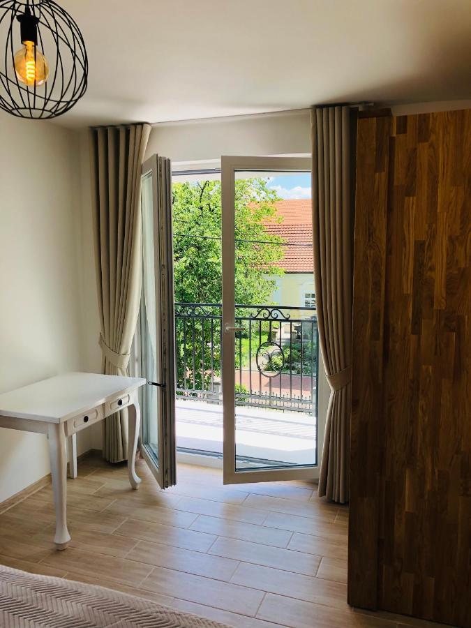 אוסטראון Apartamenty Biala Perla מראה חיצוני תמונה
