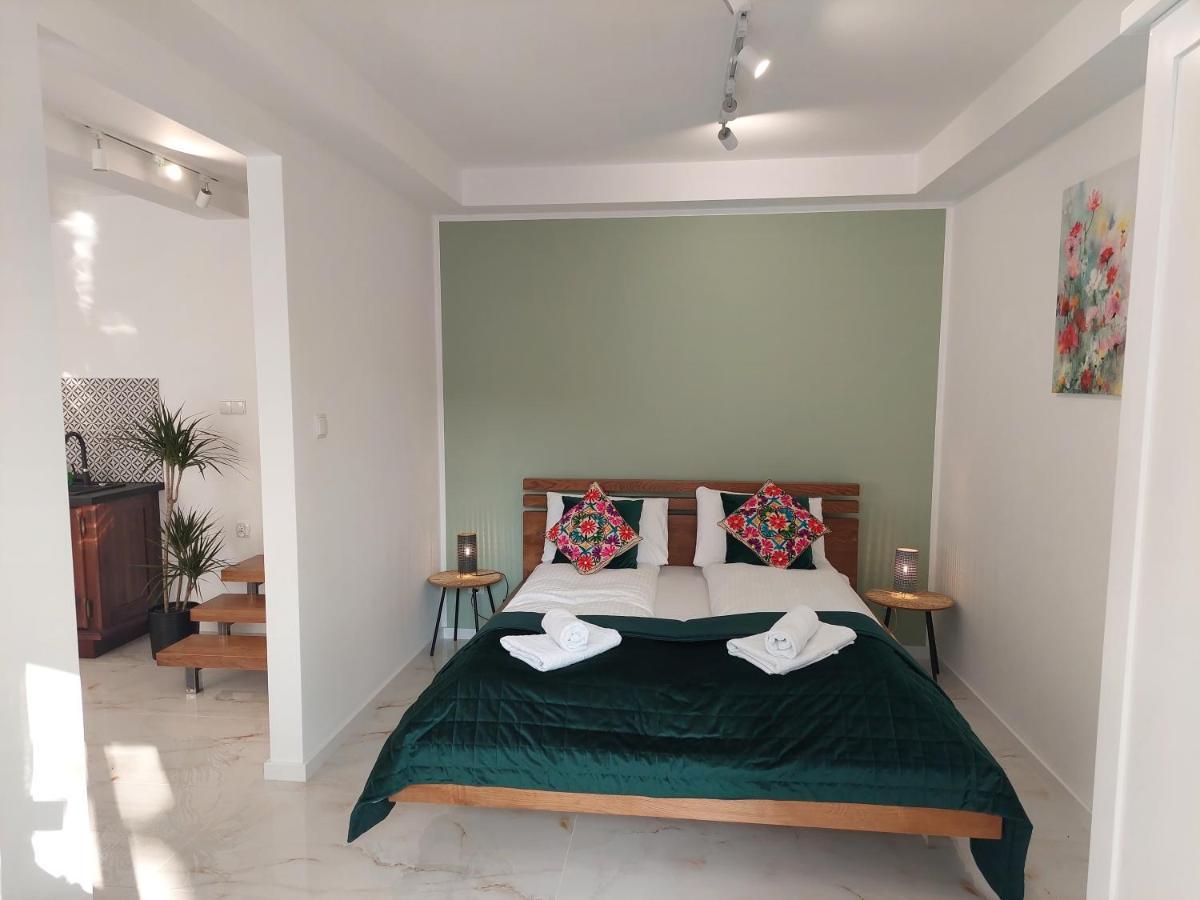 אוסטראון Apartamenty Biala Perla מראה חיצוני תמונה