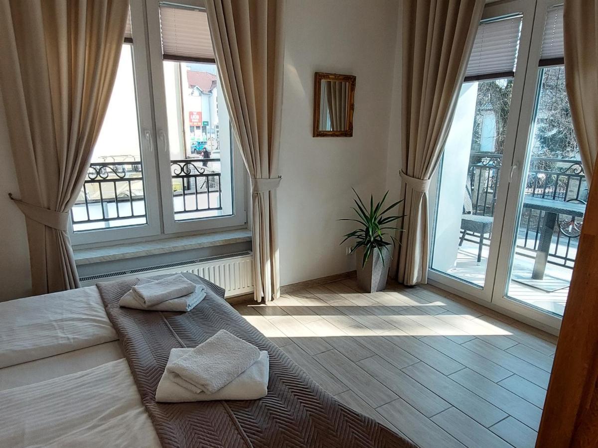 אוסטראון Apartamenty Biala Perla מראה חיצוני תמונה