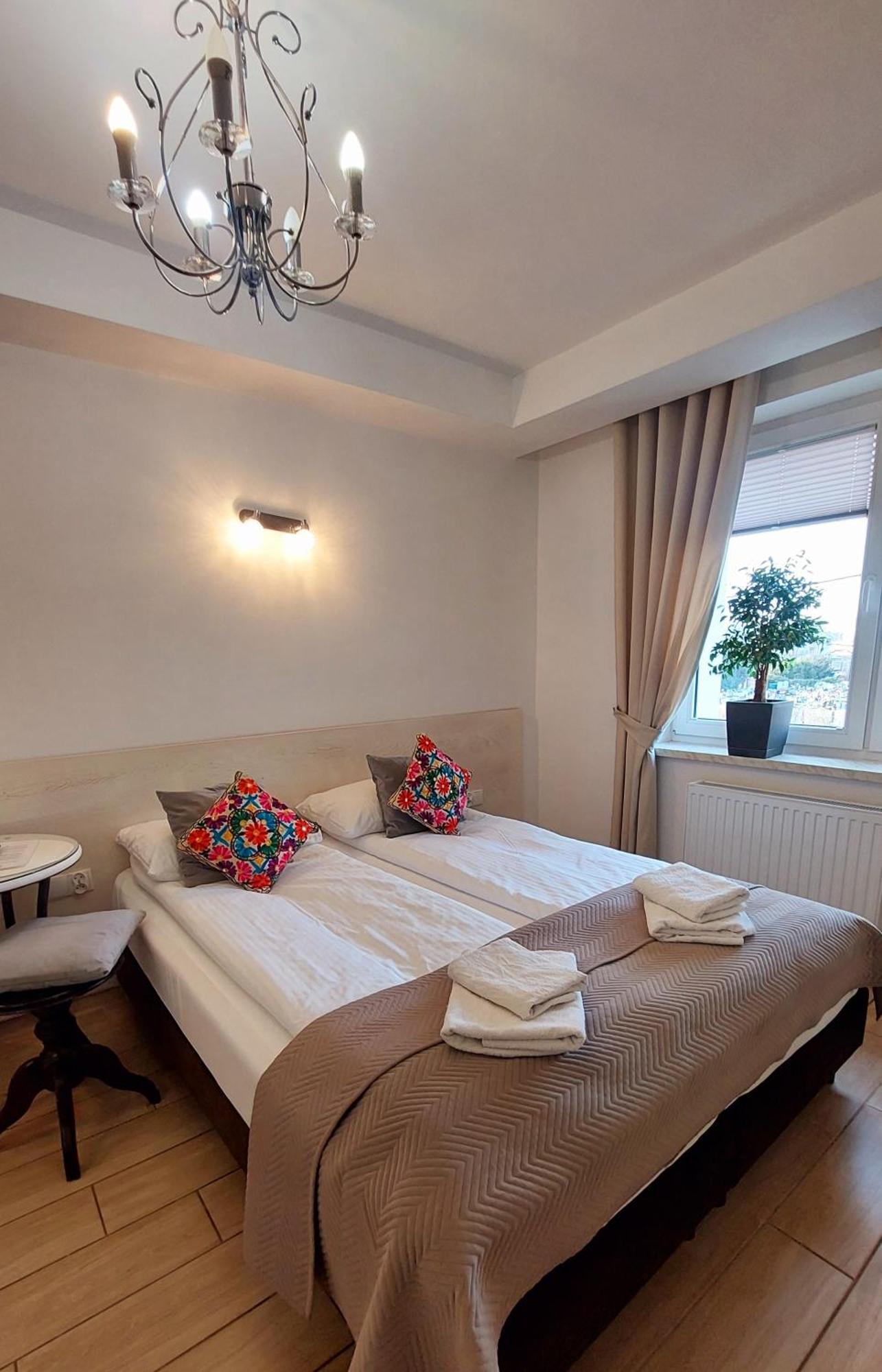 אוסטראון Apartamenty Biala Perla מראה חיצוני תמונה